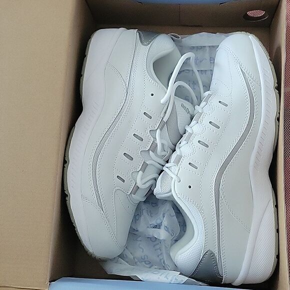 Easy Spirit Walk Run Leather 🏃♂️ - Picture 9 of 9